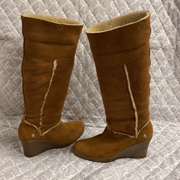 Ugg Sandra Boots. Size 9 - Picture 3 of 11